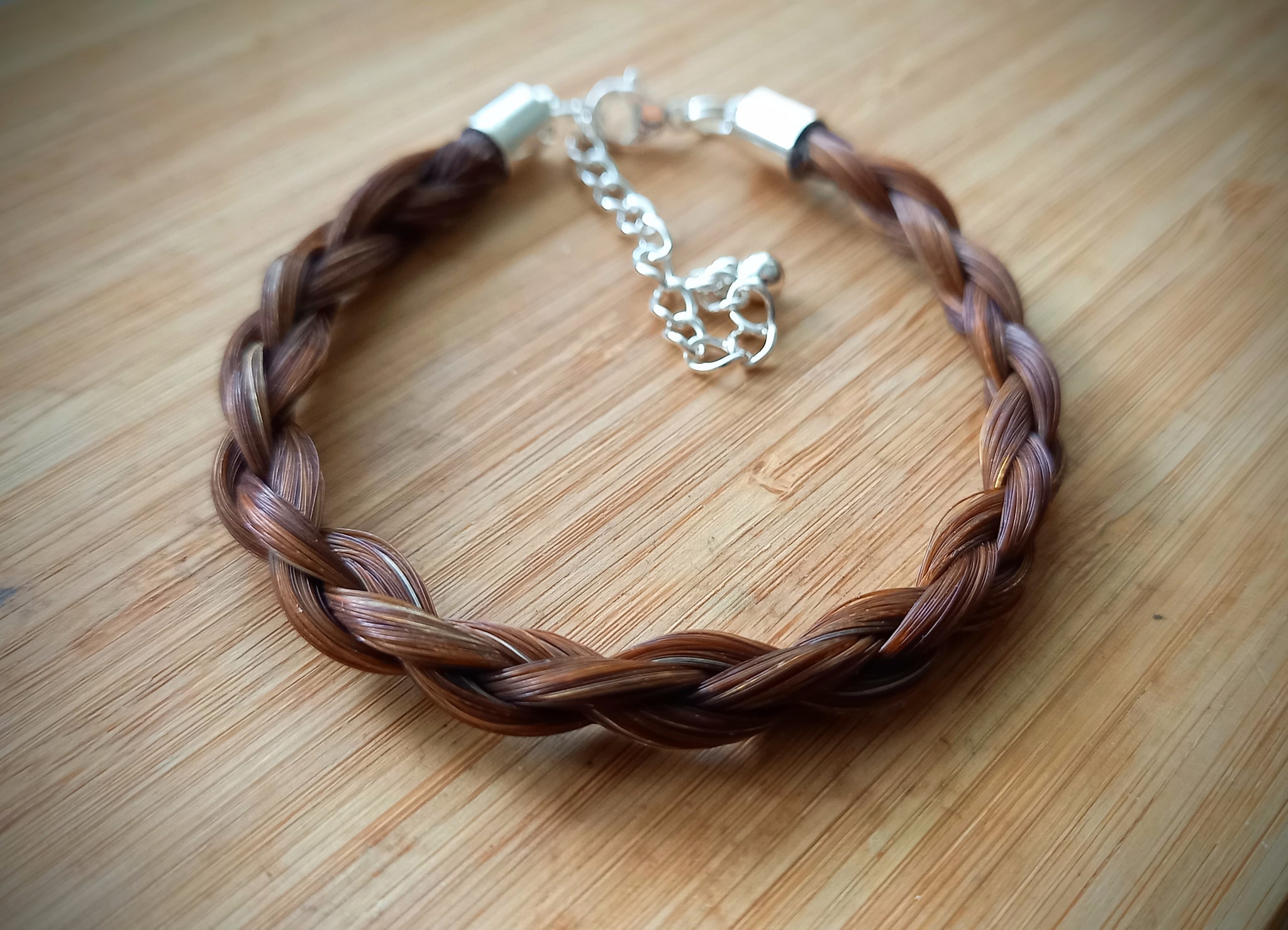 Pyöreä lettipunos toimii myös silloin, jos jouhet ovat liian lyhyitä muihin punosmalleihin.