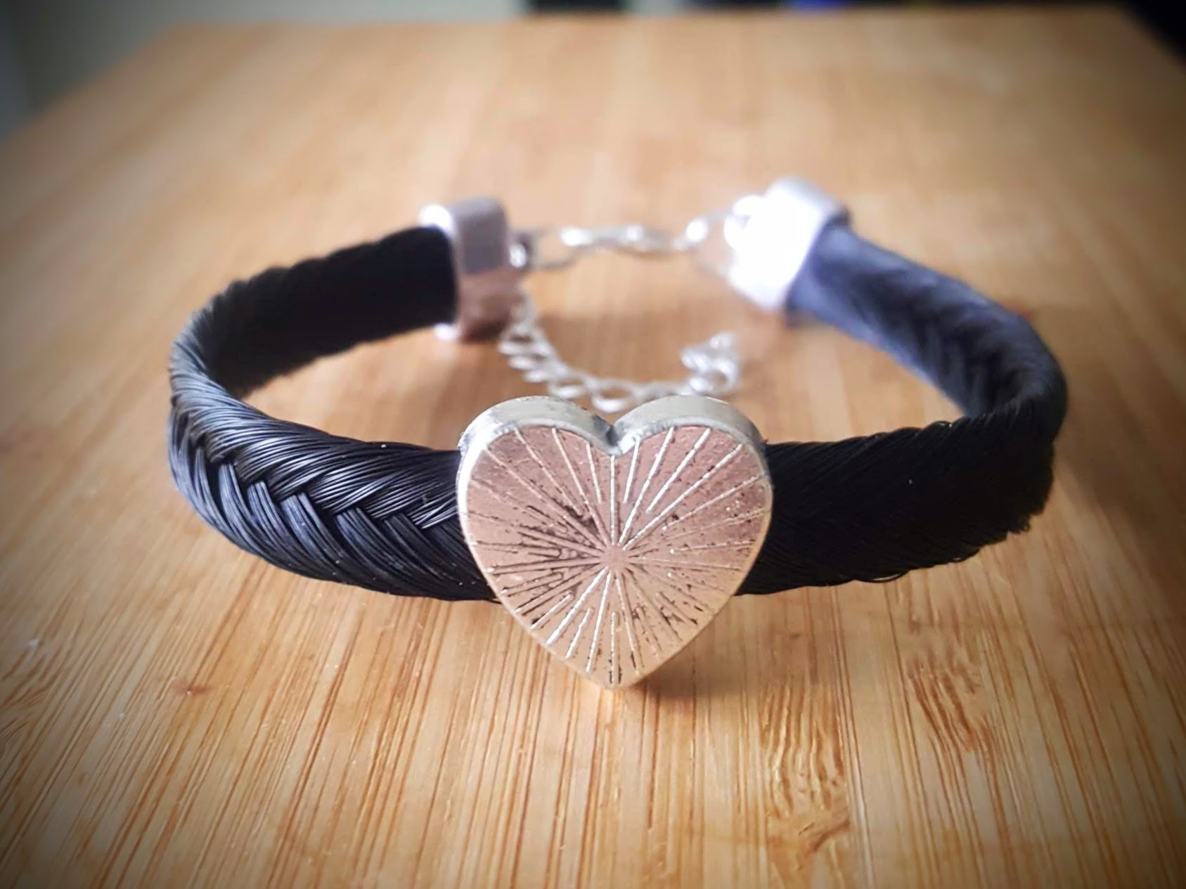 Kalanruotopunos sydänkoristeella.