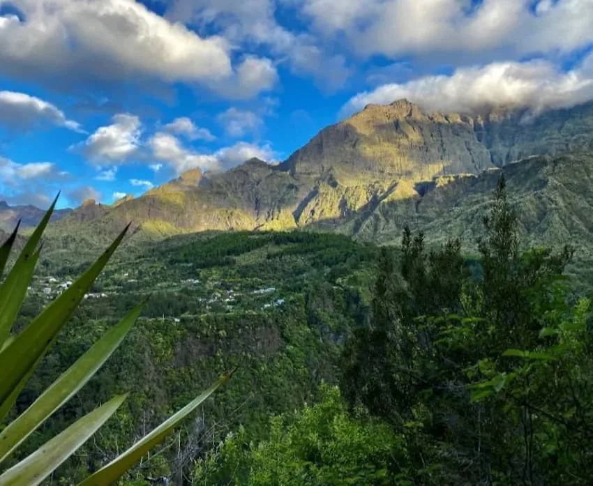 Point de Vue de la Roche Merveilleuse dans le Cirque de Cilaos à la Réunion