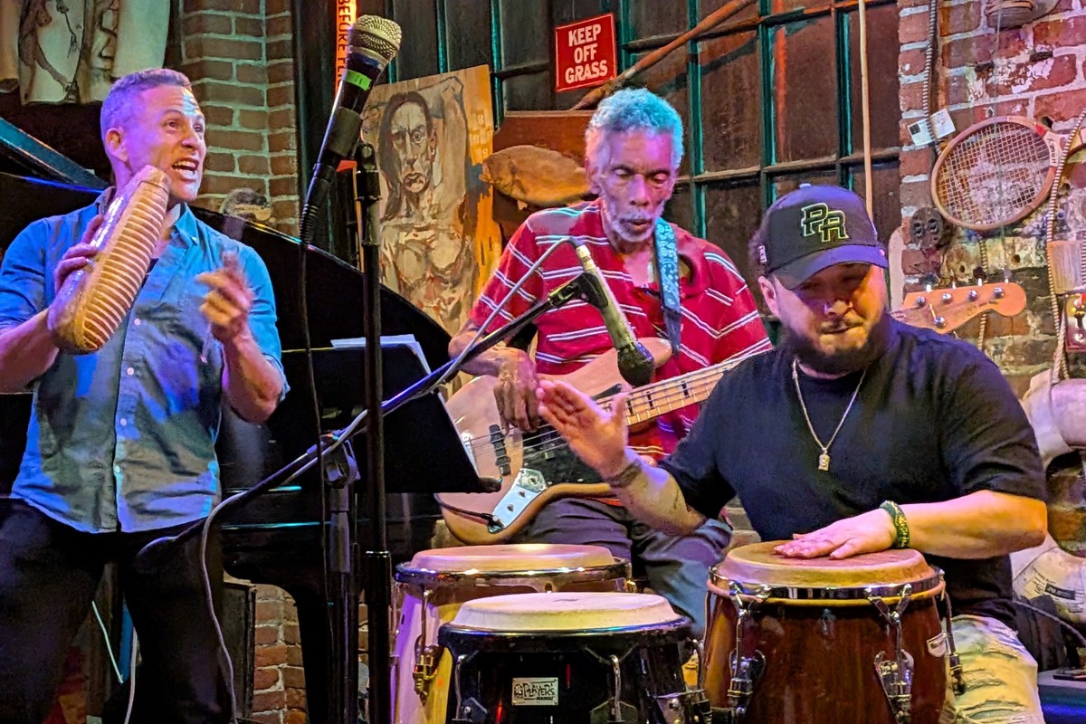 Descarga: A Latin Jam Session