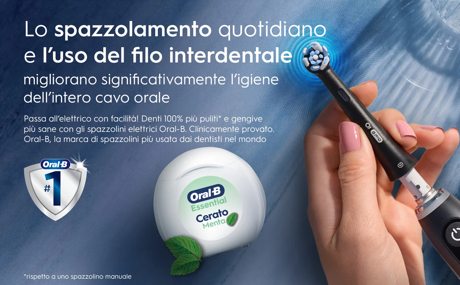 Mano in primo piano che aggancia la testina sullo spazzolino iO. Filo interdentale sullo sfondo 