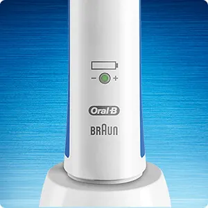 Oral-B Spazzolino Elettrico Ricaricabile Pro 600, Sensore di Pressione  Luminoso, Batteria a Lunga Durata, 1 Testina, 1 Spazzolino Elettrico,  Bianco, Idea Regalo : : Salute e cura della persona