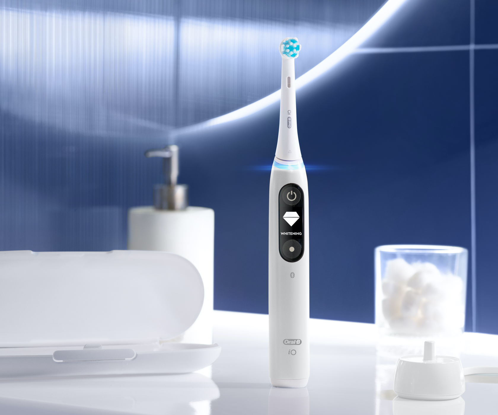 Oral-B Spazzolino Elettrico Ricaricabile iO 6N, Sensore di Pressione,  Display Interattivo, Intelligenza Artificiale, 2 Testine, 1 Spazzolino, 1  Custodia da Viaggio, Nero, Idea Regalo : : Salute e cura della  persona