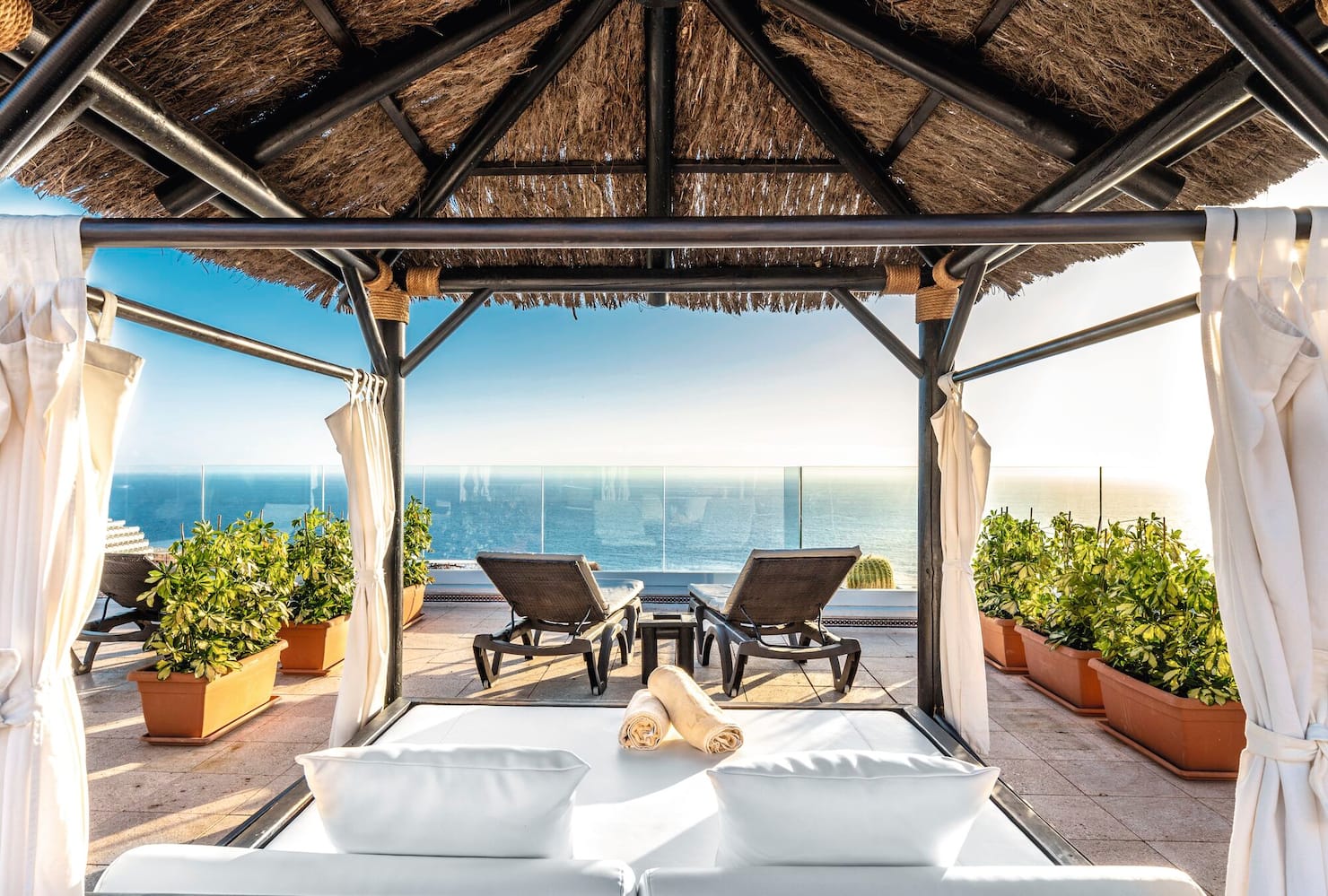 Herlige solsenger med utsikt på Tenerife - flybillett med TUI