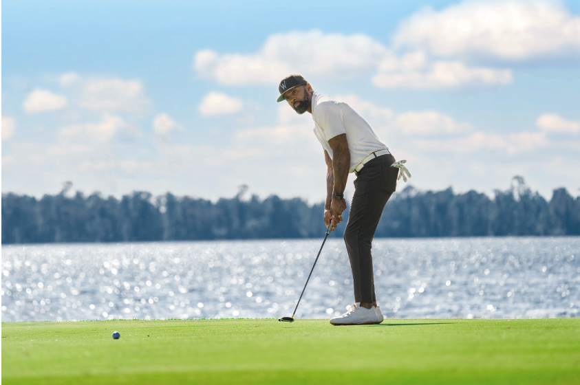 Pro Football Hall of Fame cornerback Charles Woodson sets up his shot at a Hilton Grand Vacations Ultimate Access event