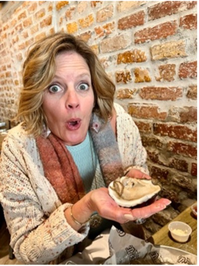Woman eating lunch