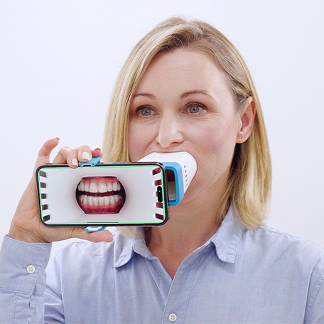 image-text-and-media-women-holding-virtaul-care-lens