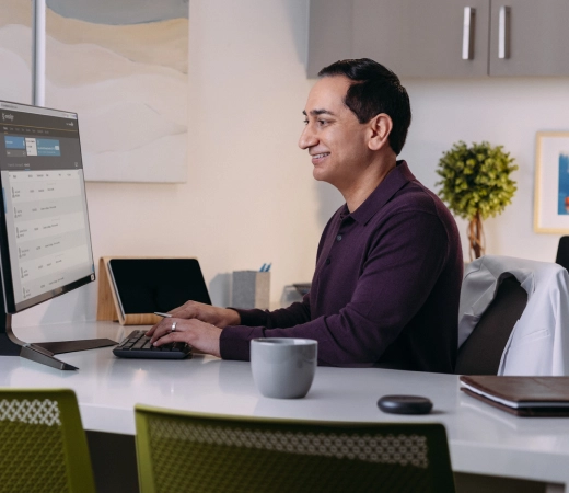 image-two-column-big-cards-doctor-desk-typing