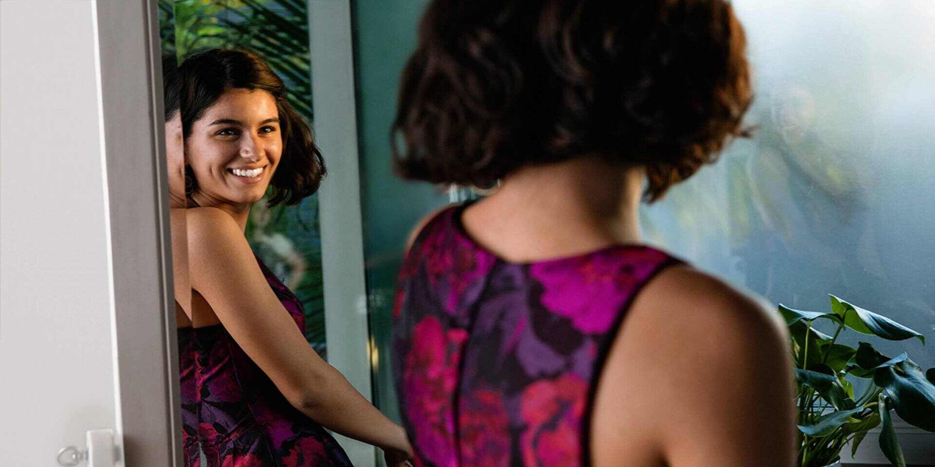 Girl smiling looking at the mirror - how Invisalign works