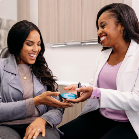 image-text-and-media-doctor-showing-aligners