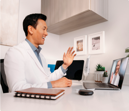 image-card-doctor-talking-to-laptop