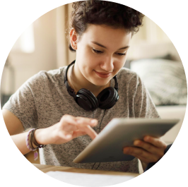 Ragazza che usa il IPad