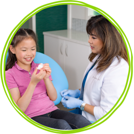 photo-3-up-green-circle-girl-holding-palatal-expander-with-doctor
