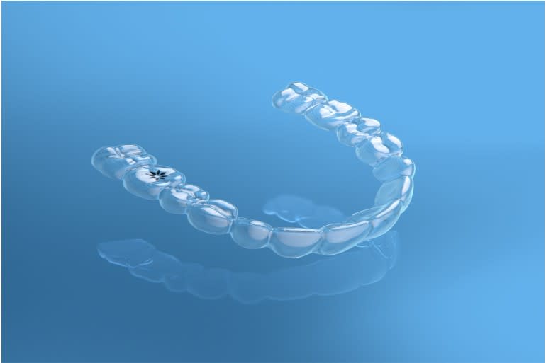 Types of Invisalign patient - Adult > Cards > #1 > Image
