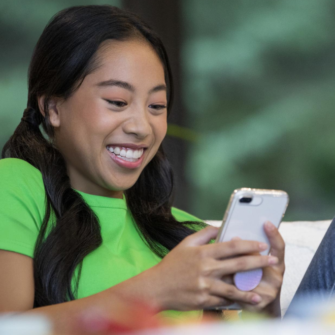 image-hero-girl-holding-phone