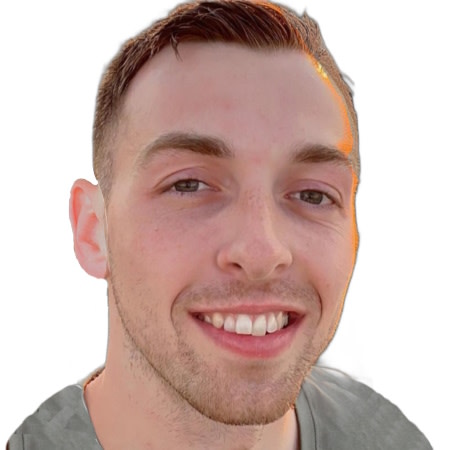 Młody mężczyzna przed leczeniem Invisalign®