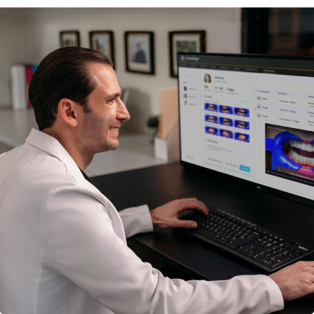 Invisalign doctor using the Invisalign practice app on his computer