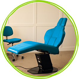 كرسي فحص أسنان أزرق
