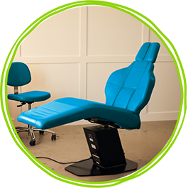 photo-3-up-green-circle-blue-dental-examination-chair