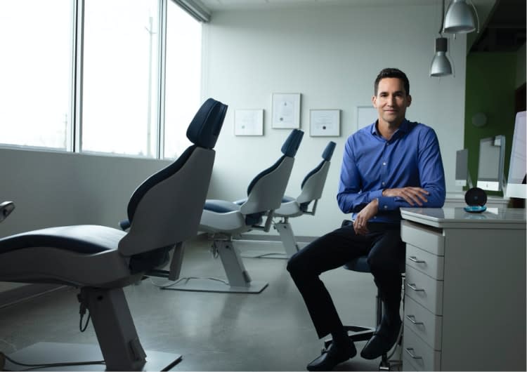 θεραπεία Invisalign | διάφανοι νάρθηκες Invisalign