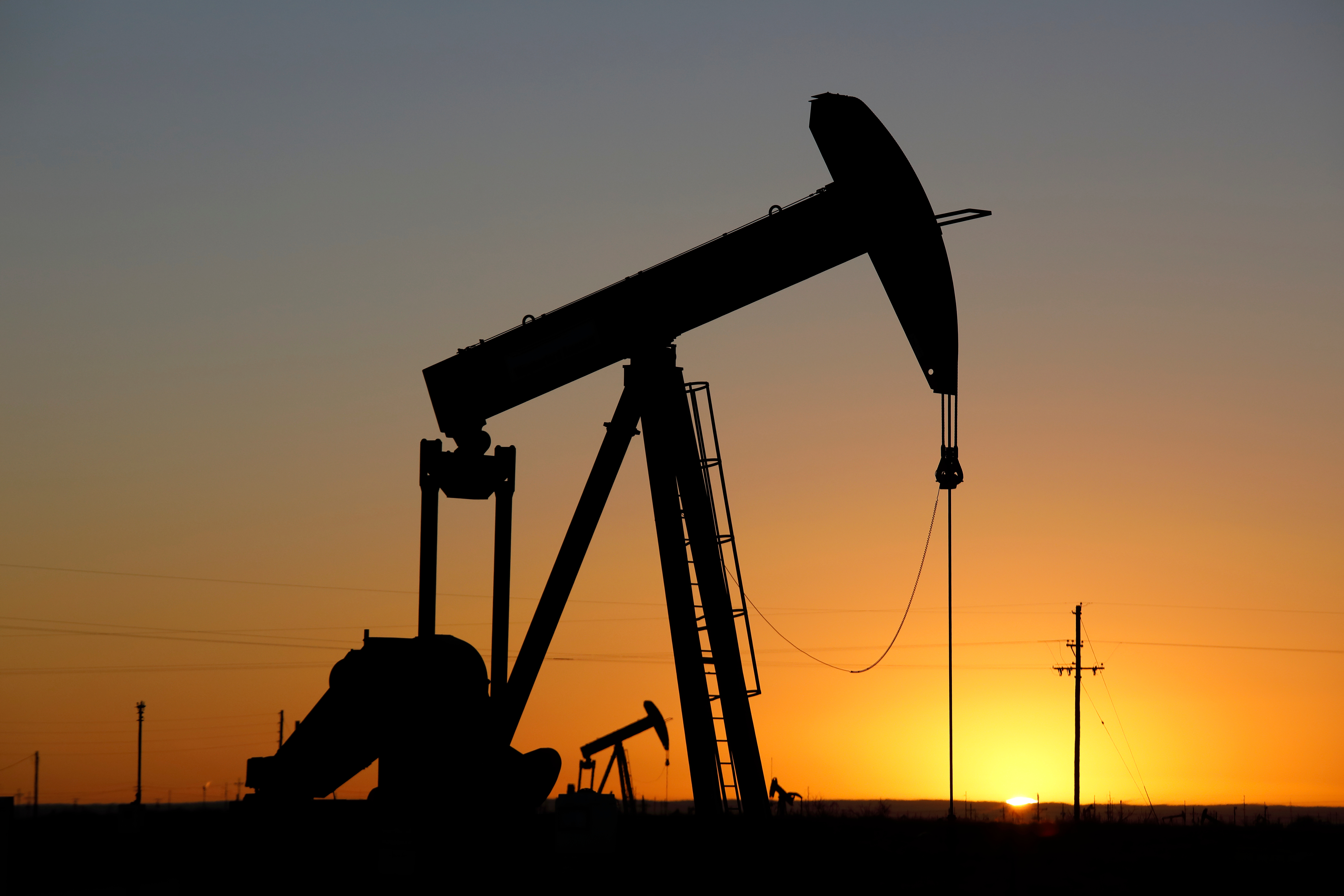 Markets Tank as Oil Rallies