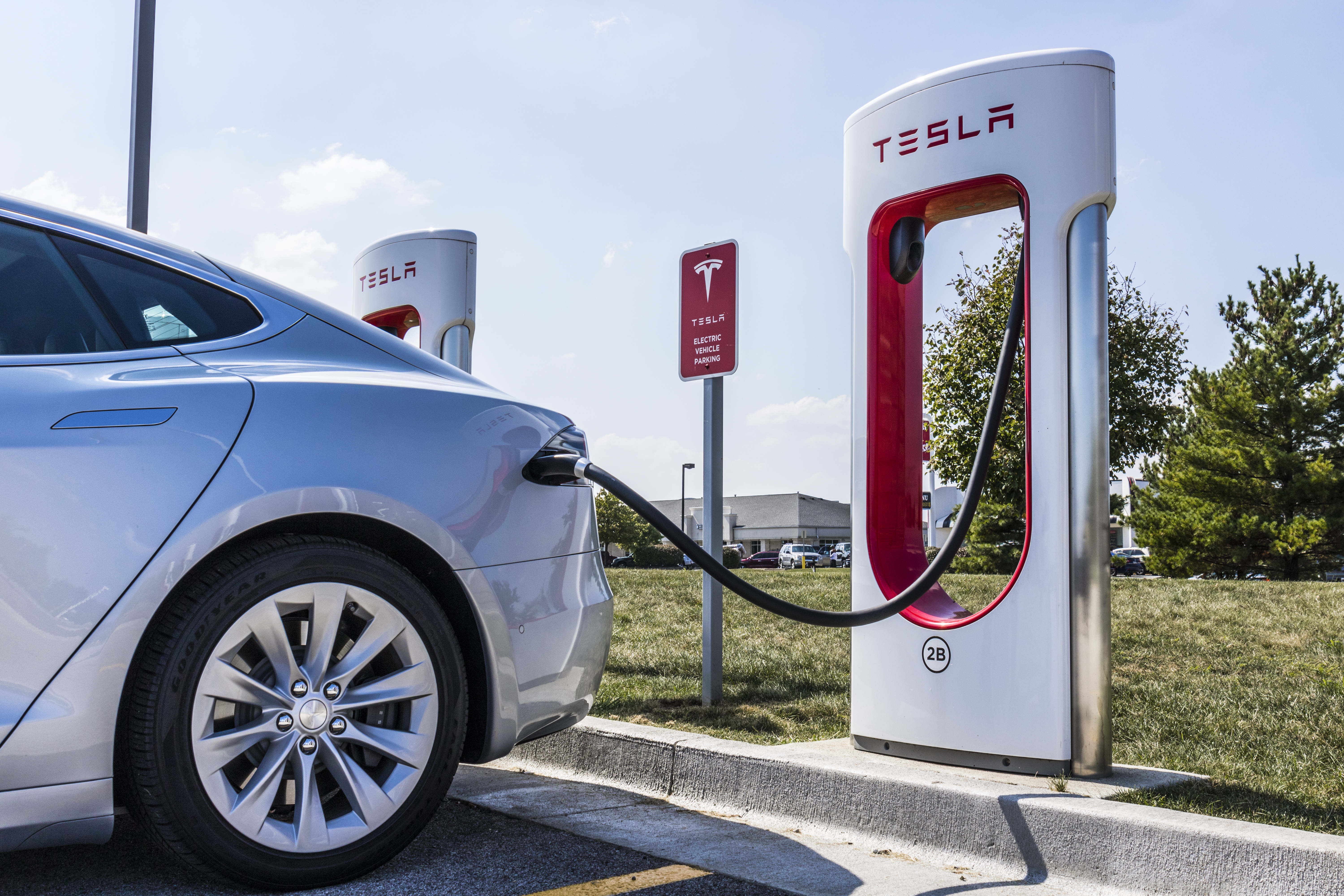 Tesla Looking to Tap Into the EV-Charging Network