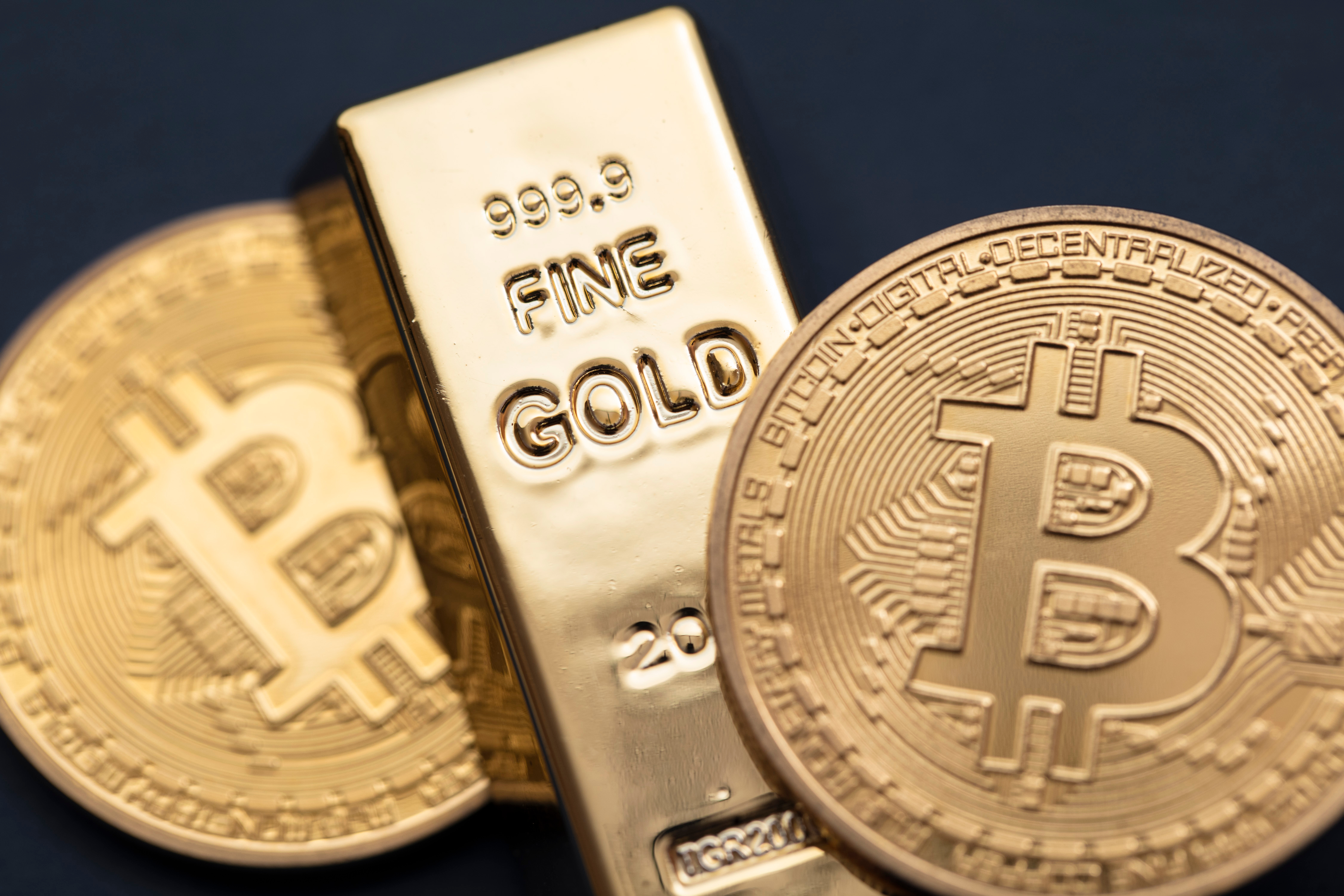 Bitcoin or Gold? 