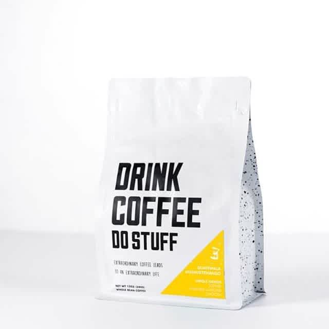 Extraordinary coffee leads to an extraordinary life @drinkcoffee_dostuff 🤟🏽#specialtycoffeeroaster #coffeepackaging #customcoffeebags 📷: @drinkcoffee_dostuff
