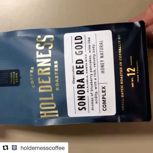 Roasted with passion and care in the heart of #willamettevalley @holdernesscoffee #corvallis #oregon #specialtycoffee #packaging #greatbrandsgreatpackage #regram 📽: @holdernesscoffee