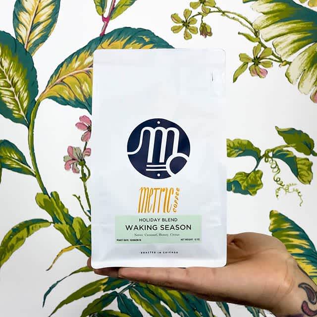 Pretty block bottom bags with a resealable zipper @metriccoffee in #chicago. Celebrating #quality coffee and quality design! #specialtycoffee #madebyhumans #print #packaging #greatbrandsgreatpackage #regram 📷: @metriccoffee