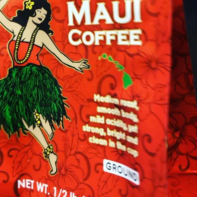 Dancing a little #hula through the holidays @mauicoffeeroasters #perfectbean #perfectclimate #specialtycoffee #packaging #qualityinsideout #greatbrandsgreatpackage