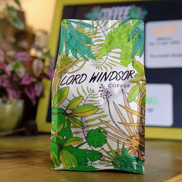 Roasting exceptionally good #specialtycoffee and making it accessible to everyone @lordwindsorcoffee in #longbeach #greatbrandsgreatpackage #customcoffeebags #coffeepackaging #coffeepackagingprinting