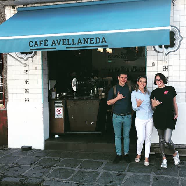 Awesome meeting three-time Mexican Brewers Cup Champion Carlos De la Torre and Yarismet from @avellanedakf ☕️ #cafemexicano #coffeeart #specialtycoffee #coffeetime