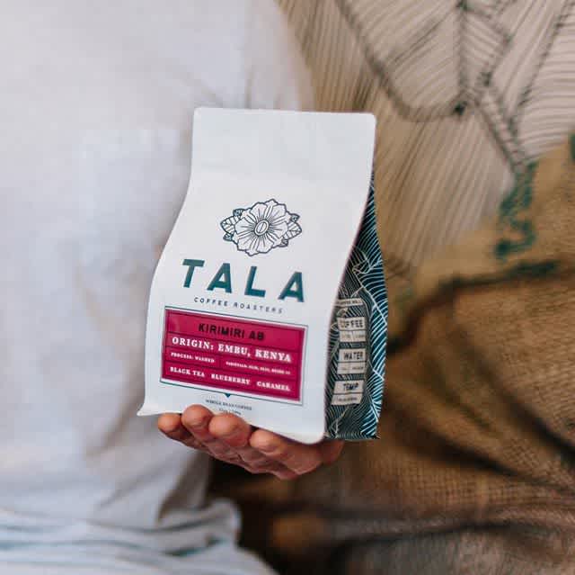 Sweet, beautiful coffees and packaging to match @talacoffeeroasters in #Libertyville 🙌🏽 #specialtycoffee #qualityinsideout #coffeepackaging #customcoffeebags 📷: @talacoffeeroasters