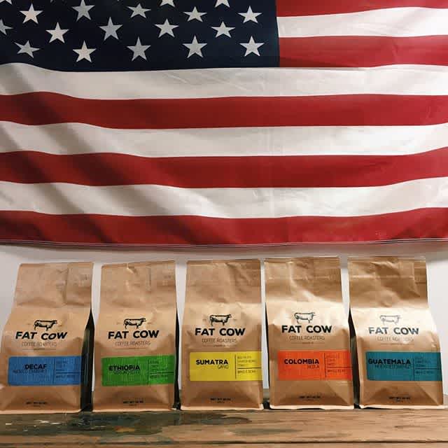 Bringing together a community of coffee lovers @fatcowroasters #LancasterPA #specialtycoffeeroaster #coffeepackaging #customcoffeebags 📷: @fatcowroasters