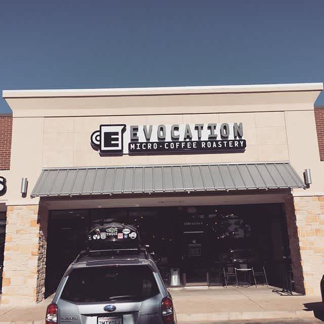 Liking the new digs @evocationcoffee. Picked a bag of Columbian Los Naranjos.  Awesome stuff!!!! #savorbrands #amarillocoffee #greatbrandsbeginwithgreatpackaging #coffeefestdallas