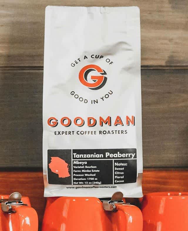 Hand-roasting small batches with artisanal expertise to deliver the best possible cup @goodmancoffeeroasters #specialtycoffeeroaster #coffeepackaging #customcoffeebags 📷: @goodmancoffeeroasters