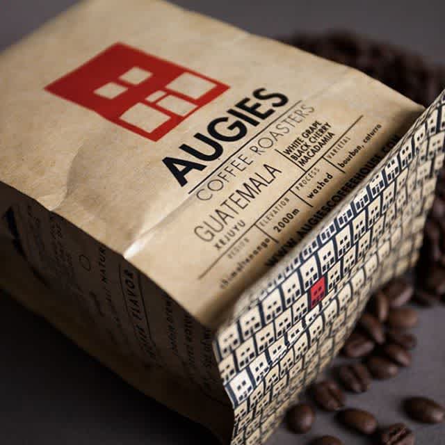 Bringing a contagious #passion for #specialtycoffee @augiescoffee in beautiful #kraft #packaging ❤️️ #coffeepackaging #customcoffeebags #coffeepackagingprinting