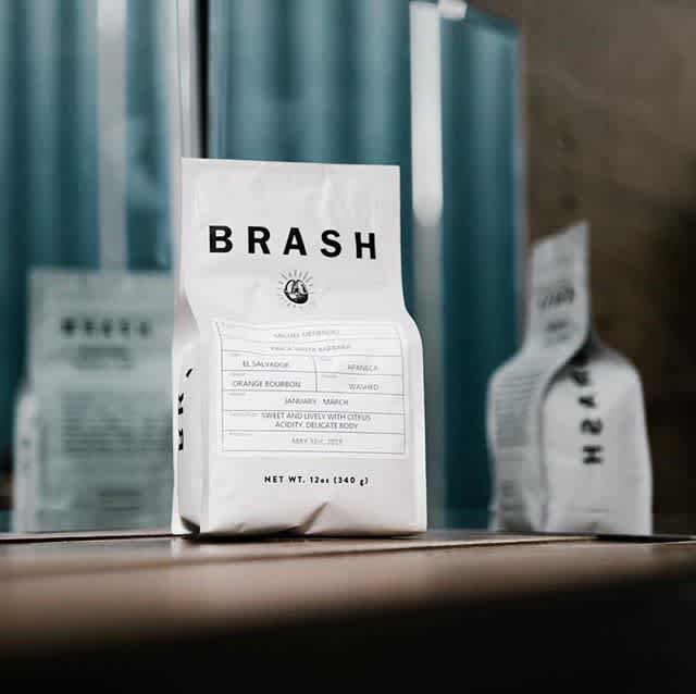 Pursuers of simple, delicious coffee @brashcoffee #specialtycoffeeroaster #relationshipcoffee #coffeepackaging #customcoffeebags 📷: @brashcoffee