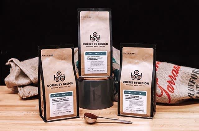Celebrating 25 years of sharing distinctive coffees from around the world 🎉 @coffeebydesign #specialtycoffeeroaster #coffeepackaging #customcoffeebags 📷: @coffeebydesign