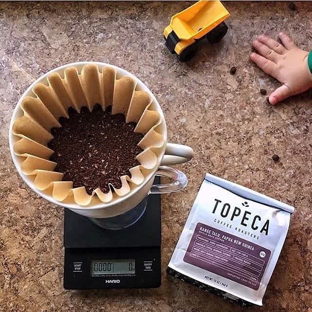 Diligently crafted in #tulsaoklahoma @topecacoffee #seedtocup #fairtradecoffee #greatbrandsgreatpackage #coffeepackaging #customcoffeebags #coffeepackagingprinting 📷: @jordankramos