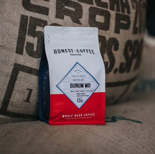 Ethically sourced + meticulously roasted + carefully brewed @honestroasters #honestcoffeeroasters #specialtycoffeeroaster #coffeepackaging #customcoffeebags 📷: @honestroasters