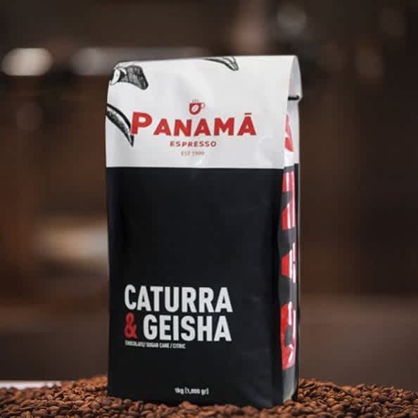 La fusiÃ³n perfecta para deleitar los paladares mÃ¡s exigentes de PanamÃ¡ @cafepanamaespresso #caturraygeisha #panamacoffee #specialtycoffeeroaster #coffeepackaging ðŸ“·: @cafepanamaespresso