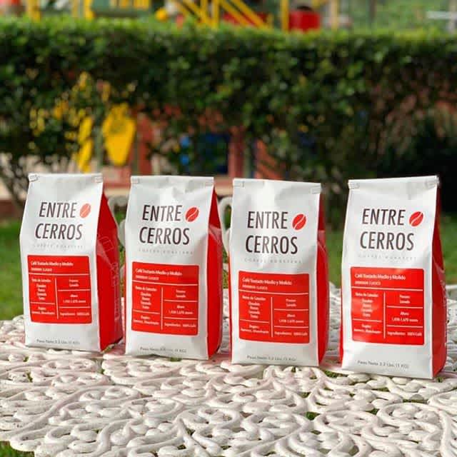 Producing and roasting high-quality specialty coffee from @sicafecoffee in El Salvador #specialtycoffee #cafedeelsalvador #elsalvadorcoffee #coffeepackaging #customcoffeebags ðŸ“·: @entrecerroscafe