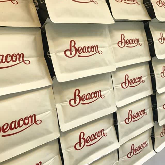 Roasting high-quality micro-lots from family-owned farms around the world since 2010 @beaconcoffee #specialtycoffeeroaster #relationshipcoffee #qualityinsideout #coffeepackaging #customcoffeebags 📷: @beaconcoffee