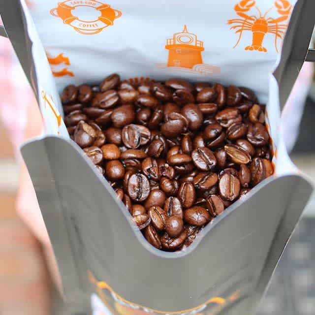 Big on little details @capecodcoffee, where great coffee is their passion #qualityinsideout #coffeepackaging #customcoffeebags 📷: @capecodcoffee