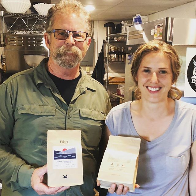 Awesome catching up with Stephanie Lindstrom @fikacoffee, fresh roasted in #LutsenMN 🙌🏽#specialtycoffeeroaster #coffeepackaging #customcoffeebags