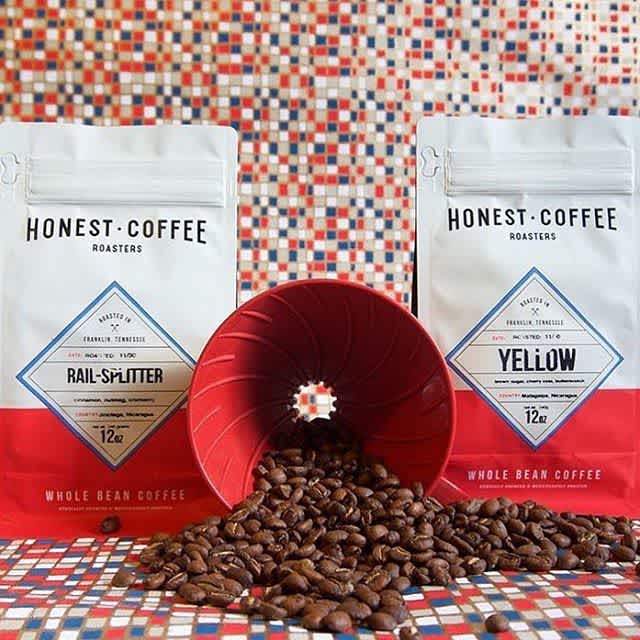 Ethically sourced + meticulously roasted + carefully brewed @honestroasters in #FranklinTN #specialtycoffee #qualityinsideout #coffeepackaging 📷: @angelscup