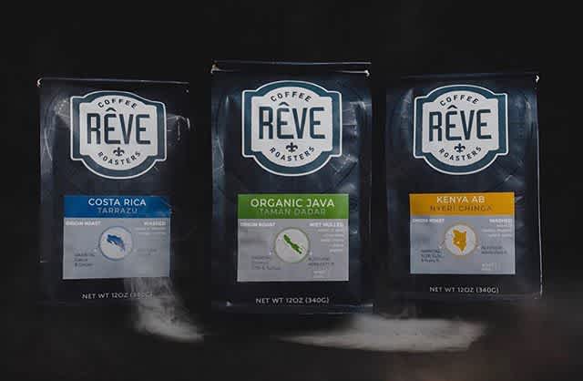 Bringing neighbors together over the joy of specialty coffee @revecoffeeroasters #revecoffeeroasters #specialtycoffeeroaster #coffeepackaging #customcoffeebags 📷: @revecoffeeroasters