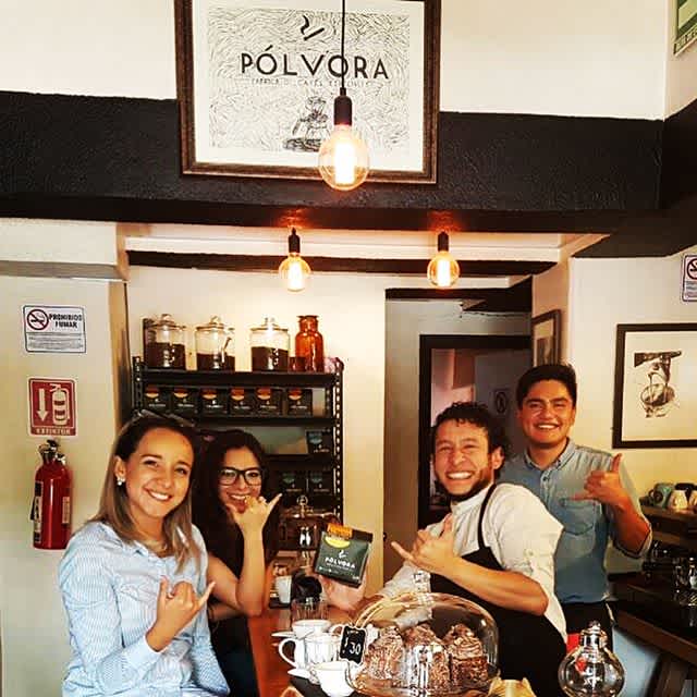 Emocionados de pasar el rato con Julian el campeon catador de Cafe de Mexico @polvora_fce #specialtycoffee #cafemexicano